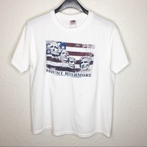 AMERICANA Mt. Rushmore Flag Graphic Tee L White